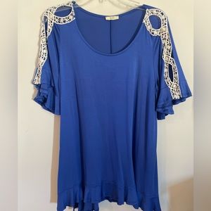 Womens blue short sleeve shirt